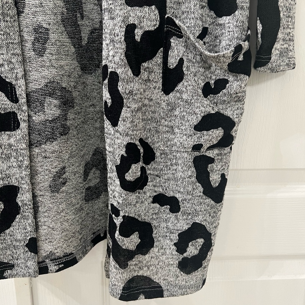 Leopard Print Flowy Black & Grey Cardigan - Picture 3 of 7